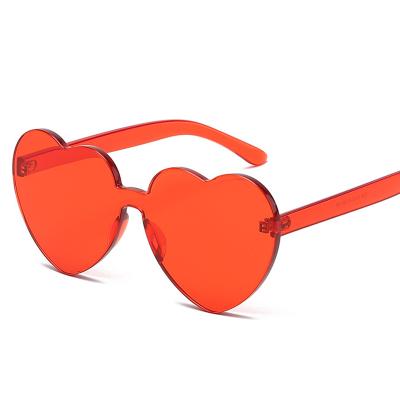 China Newest Design Fashion Sun Glasses Plastic Sun Glasses Shading Custom Candy Color Fashion Love Heart Wave Design Sunglasses Women for sale