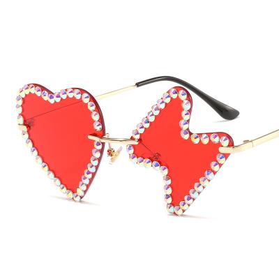 China New Design Fashion Sunglasses Bling Sun Rimless Frame Heart Shading Diamond Fancy Fashion Rhinestone Sunglasses for sale