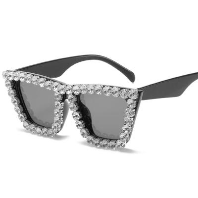 China Fashion sunglasses wholesale bling rhinestone cateye sunglasses women fashion diamond cateye sun glasses for sale