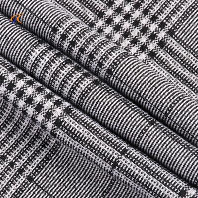 China New 2021 Anti-Static Black And White Jacquard Plaids Fabric Floral Knitting Yarn Dyed TC Check Plaid Fabric for sale