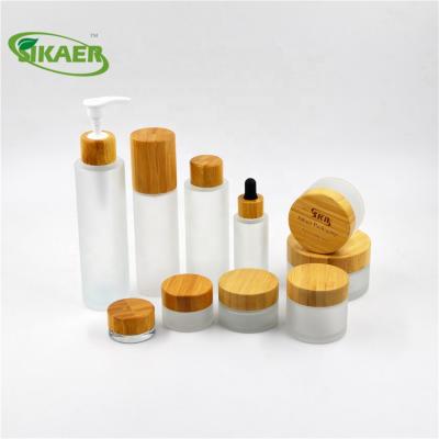 China Recyclable Cosmetic Packaging 100ml Gel Glass Jar With Bamboo Wooden Lid Customized Made for sale