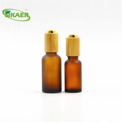 China Recyclable Material Organic Glass Essential Oil Bottle With Bamboo Cap Cosmetic Packaging for sale