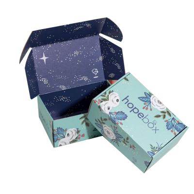 China Custom Color Printed Material Design Corrugated Cardboard Recycled Gift Foldable Scarf Clothes Courier Shipping Package Box for sale