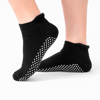 China 2022 Wholesale Cheap Breathable Unisex Indoor Ankle Yoga Jump Trampoline Bumps Custom Sports Grip Non Slip Socks for sale