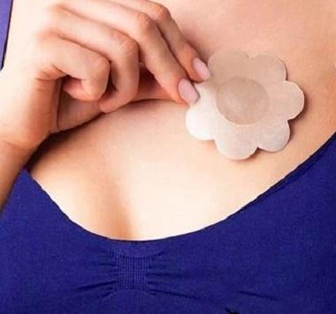 China Healthy and Environmetal Adhesive Invisible Cover Disposable Nipple Petal Breast Sponge Bra Pad for sale