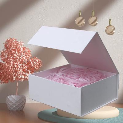 China Durable Clamshell Recyclable White Wedding Lipstick Storage Box With Magnetic Gift Packing Box for sale