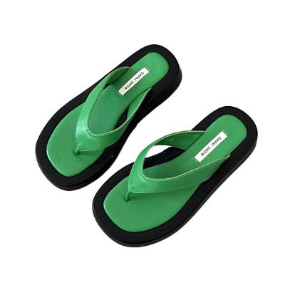 China Cushioning 2023new Design Summer Lady European And American Large Size Casual Outdoor Flat Flip Flops for sale