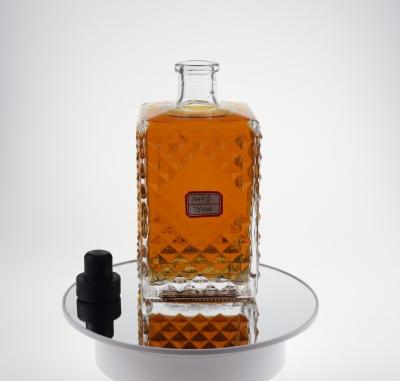 China Clear Glass Bottle 750ML Square Beverage Vodka Whiskey Glass Decanter With Lid for sale