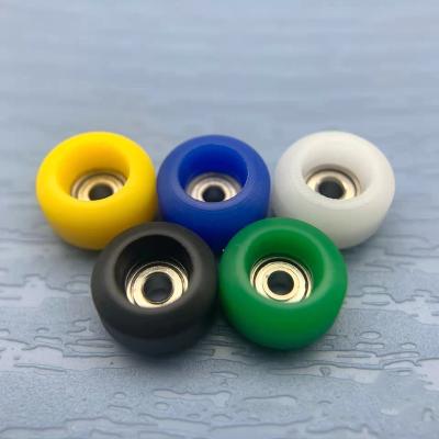 China Bearing Lock System Street Shape Professional CNC Fingerboard Wheels for sale