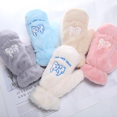 China Cute fashion winter warm gloves for students Korean thick recycling and velvet lanyardGloves for sale