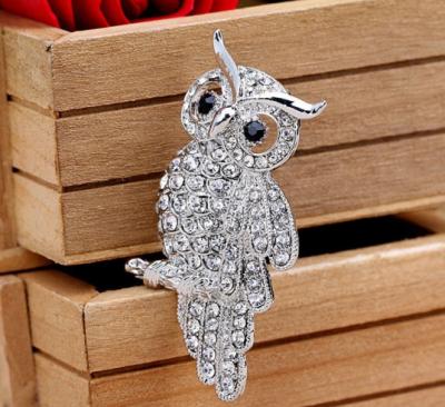 China 2020 Newest Fabric Decoration Brooch Owl Shape Alloy Crystal Rhinestone Fancy Animal Brooches For Wholesale for sale