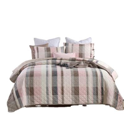 China Anti-static Colorful Plaid Pattern Printed Comforter Soft 100% Polyester Soft Bedding Three Pieces Set for sale