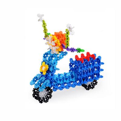 China Compatible With Flower Head Toy Snow Brands 660Pcs Building Blocks Kids Outdoor Plastic Snowflake Block for sale