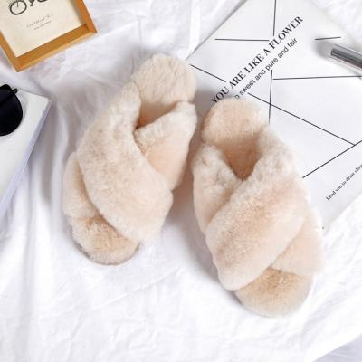 China Hot Selling Fashion Trend Designer Fluffy Sandals Wholesale Fox Fur Slippers Women Raccoon Fur Slides Large for sale