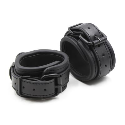 China Couple Pleasure Delove Handcuffs Leather Sex Hand Slaps Adult Erotic Toys BDSM Restraint Shackles Devices SM Bondage Handcuff for sale