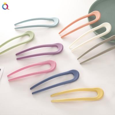 China Popular YIWU QIYUE Korea Simple Color Frosted U Shape Hair Branches Mediun Cute Colorful Plastic Hair Accessories For Women Girls for sale