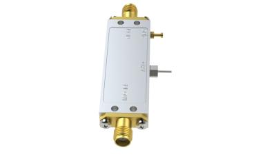 China 0.1-18 GHz P1dB 10 dBm Amplificador de Baixo Ruído de Banda Larga para Comunicação por Satélite e Espacial à venda