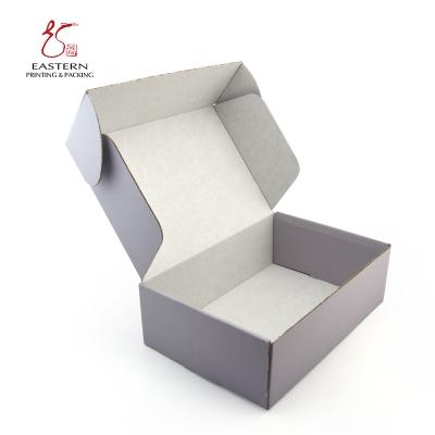 China Matte Corrugated Cardboard Box Warm Grey Garment Packaging Box Te koop