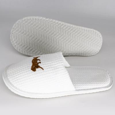 China Cheap Custom Disposable Anti-slippery Hotel Slippers, White Waffle Hotel Sipper With Closed Toe for sale