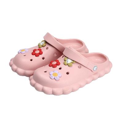 China CUSHIONING China indoor slippers are comfortable for both men and women. Slippers are the summer fashionable sandals to buy fashion summer sandals for sale