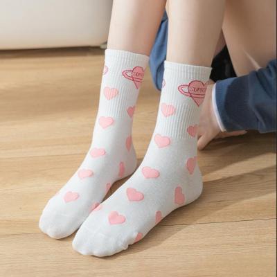 China Winter sports women's autumn fashion socks design love heart Korean cotton socks warm comfortable valentine's day socks for sale