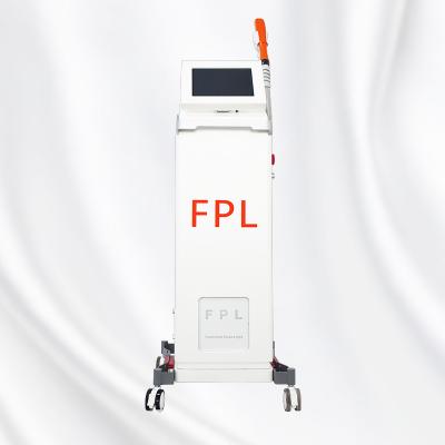 China Máquina láser IPL de luz pulsada intensa de banda múltiple para depilación y rejuvenecimiento de la piel en venta