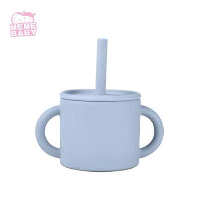 Chine Tasse de boissons de preuve d'éclat de tasse de Sippy de silicone d'utilisation d'enfant d'enfant en bas âge avec des poignées à vendre