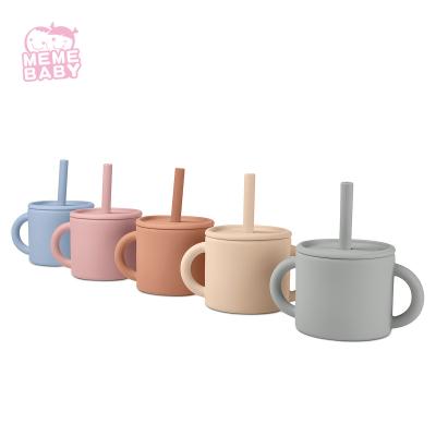 China Temperatuurweerstand Geen Morserijsilicone Straw Cup With Handles 220ml Te koop