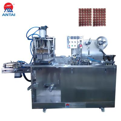 China New Type Frozen Red Worm Food Herbs Pouring Type Automatic Fish Food Blister Packing Machine for sale