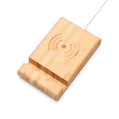 China 2022 New Arrivals Wooden Mobile Phone Wireless Fast Charging Desktop Wireless Charger for sale