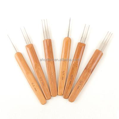 China Crochet Dreadlocks Orient Wooden Steel Crochet Hook Needles Set 0.5mm and 0.75mm for Dreadlocks Made for sale