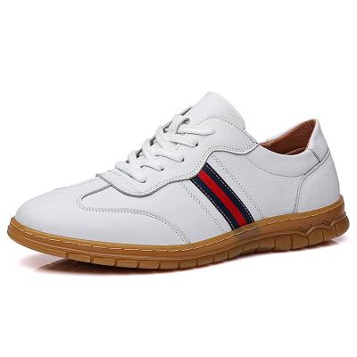 China Fashion Trend Leather White Shoes Flat Casual Durable Walking Shoes for sale