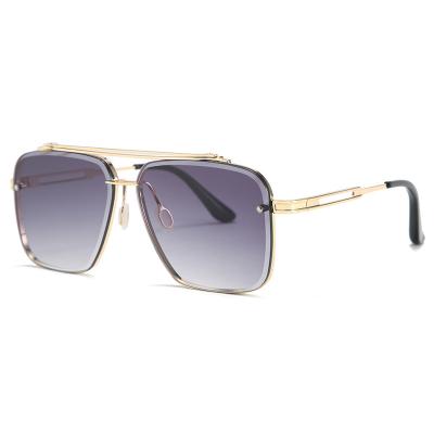 China Fashion Sunglasses 2020 Luxury Women Sunglasses Oversized Brand Metal Sunglasses Shade Lenses for sale