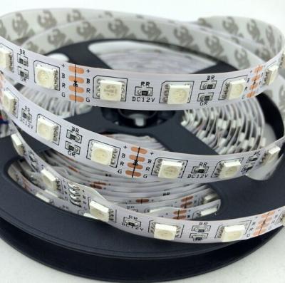 China Flexible White Led Strip Lights 12V 120 LED Ip68 2400MA for shopping malls for sale