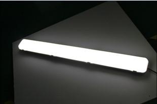 Chine La tri lumière d'intérieur de preuve de 40W LED, T8 imperméable a mené le montage de tube à vendre