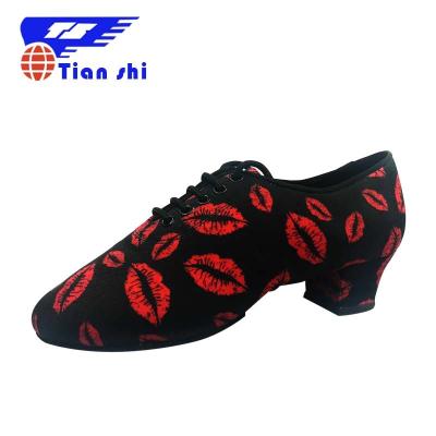 China Single Upper Heart Slit Printing Woman Latin Indoor Dance Shoe Men Latin Dance Shoe 7739 for sale