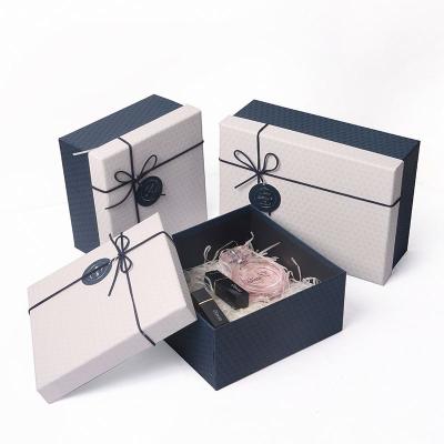 China Handmade Custom Logo 1300g Cardpaper Square Gift Paper Box Packaging Business Wrapping Box for sale