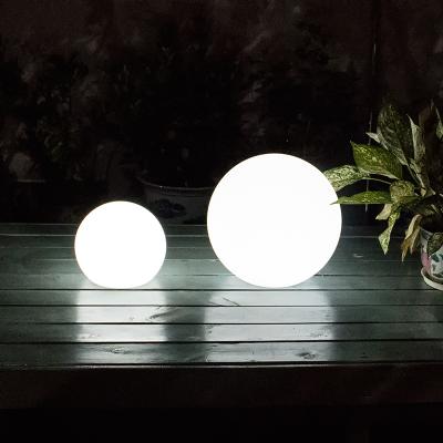 China Yard Yard Decor Led Ball Light Plastic Rechargeable Led Ball Light Outdoor Color Changing for sale