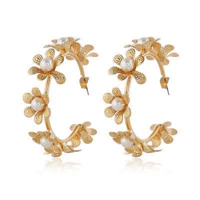 China Women Earring Factory Price Elegant Temperament With Flowers Lady Earrings Pearl Ring Earrings Wholesale for sale