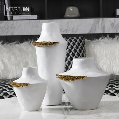 China Luxury Custom Modern Creative Home Hotel Decor Minimalist Vase MERLIN Gold Ceramic White Vase and Porcelain for Flower Vases for sale