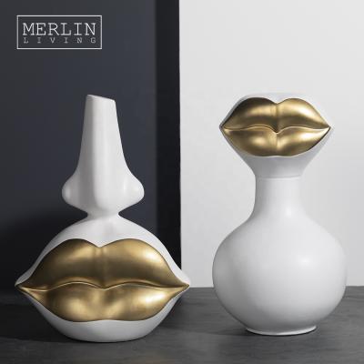 China Modern Lips Human Face Table Top Design In Luxury Statue Minimalist Ceramic Gold Art Sculpture Figurine Other Home Decor Accessories for sale