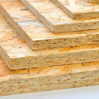 Κίνα Radiata Pine Oriented Strand Board Osb4 2440*1220*18mm Μπορεί να προσαρμοστεί για εξωτερικούς τοίχους και οροφές προς πώληση