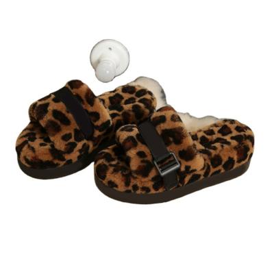 China 2021xdxugg Fashion Trend Woolen Slippers Comfortable Open Toe Outdoor Warm Leather Slippers for sale