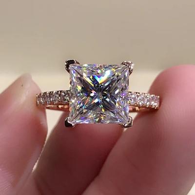 China Unique Design CLASSIC 18K Gold with Princess Cut Moissanite Diamond Ring Gemsmetone Jewelry 3ct D Color Engage Ring for sale