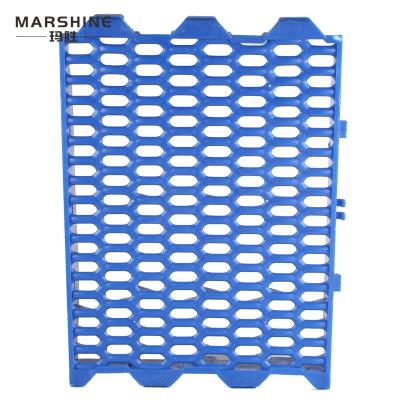 China Piglet Factory Direct Sale PP Animal Plastic Hog Slats Flooring Plastic Flooring For Pig Farm Flooring System for sale