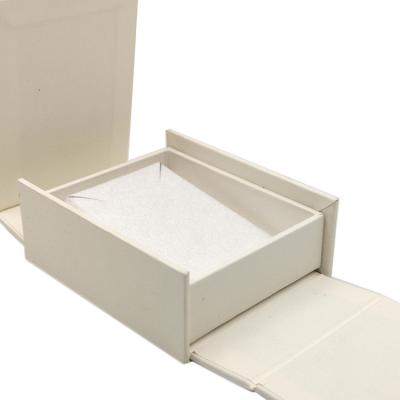 China Cheapest Price New Design Biodegradable Wooden PAPER White Watch Bracelet Box Solid Bracelet Cardboard Jewelry Box for sale