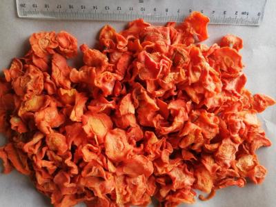 China Moisture 8% Dehydrated Carrot Chips Cool Place Storage 10*10*3mm HALAL for sale