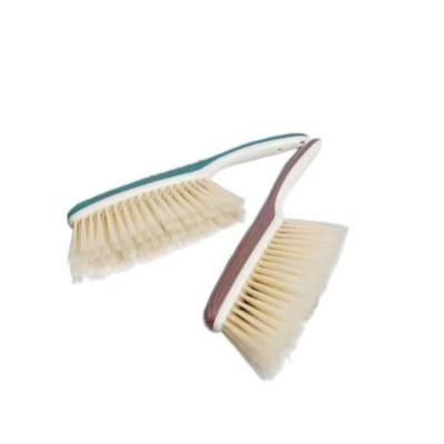 China Sustainable Wholesale Custom Household Stabilized Bristle Brush Soft Handle Long Feeds Soft Bed Brush for sale