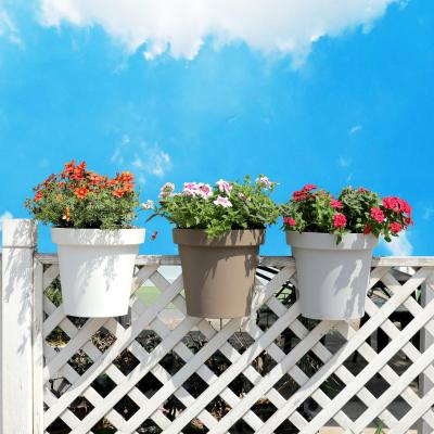 China Durable Balcony Flower Pots Planter Color Plastic Flower Horse Fencing Hanging Pots Hanging Flower Pot for sale