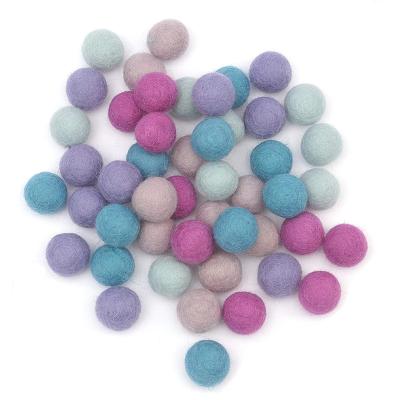 China Eco-Friendly Handmade Wedding Party Wool Felt Balls Decorative Christmas Felt Balls for sale